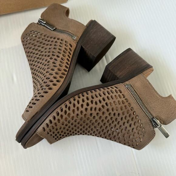 🆕 Lucky Brand Nelwyna brown peep toe perforated design booties size 6 - Picture 7 of 14